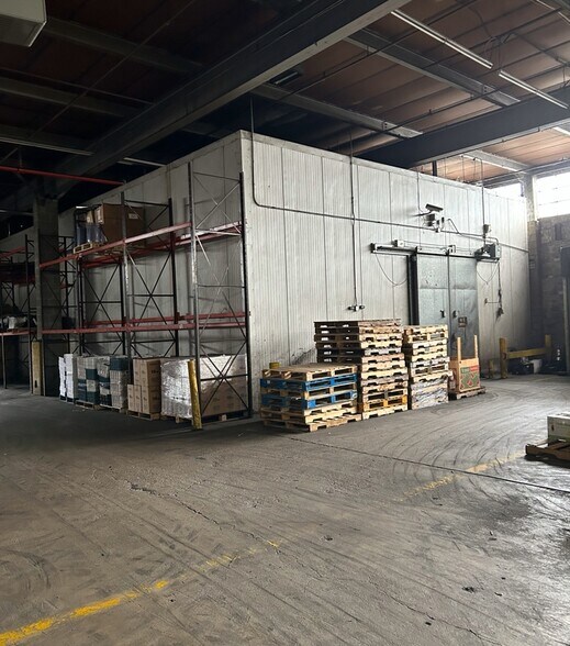 200 Stewart Ave, Brooklyn, NY à louer - Photo du bâtiment - Image 3 de 8