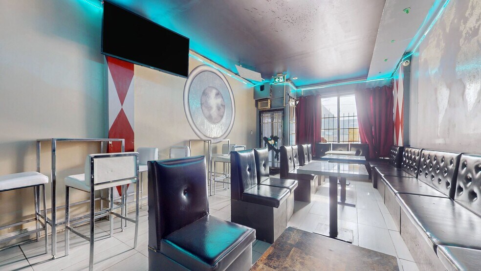 3212 Danforth Ave, Toronto, ON for sale - Interior Photo - Image 2 of 8