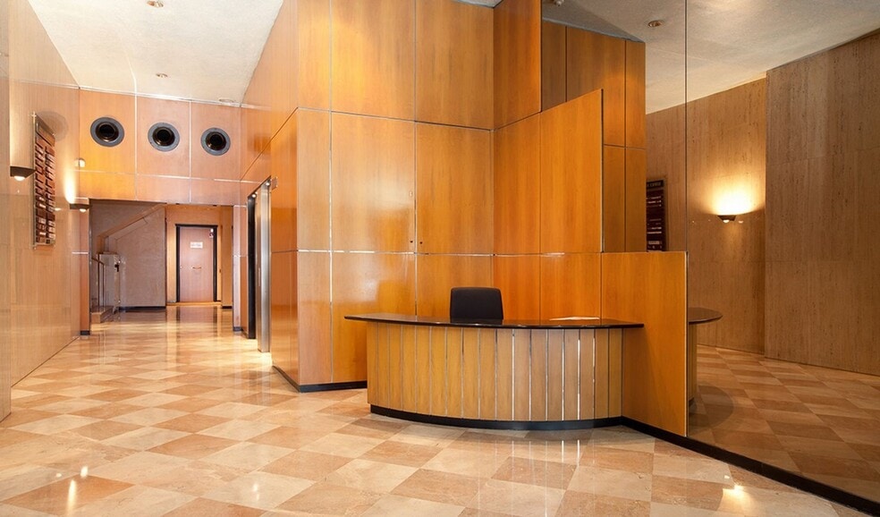 Carrer del Marquès de Sentmenat, 54, Barcelona, Barcelona for lease - Lobby - Image 3 of 3