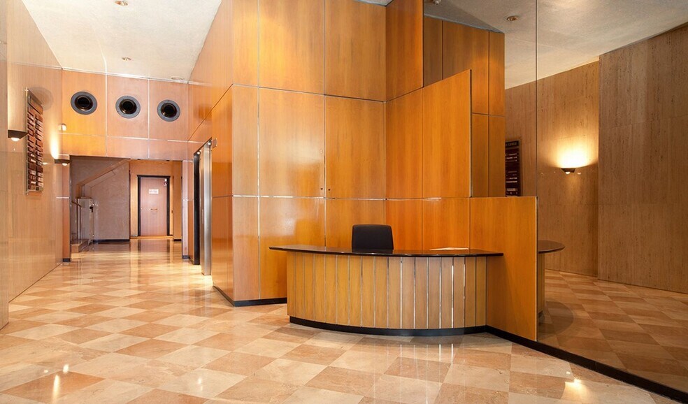 Carrer del Marquès de Sentmenat, 54, Barcelone, Barcelona à louer - Hall d’entrée - Image 3 de 3