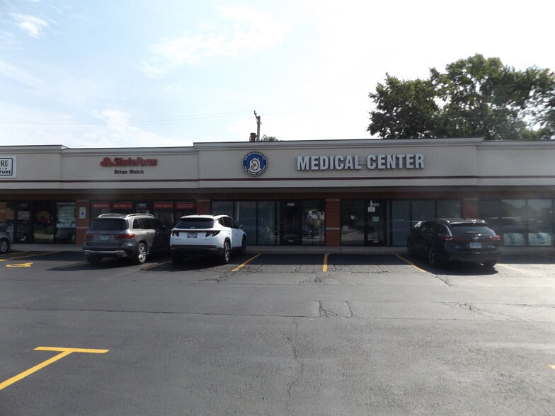 1127 S Arlington Heights Rd, Arlington Heights, IL for lease - Building Photo - Image 3 of 3