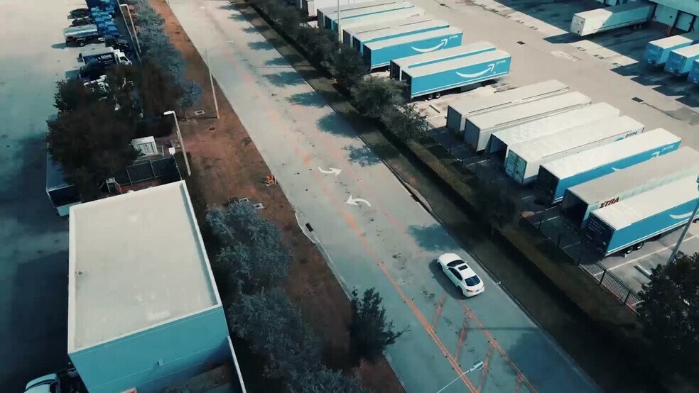 2017 NW 135th Ave, Miami, FL à louer - Vidéo sur l’inscription commerciale - Image 2 de 18