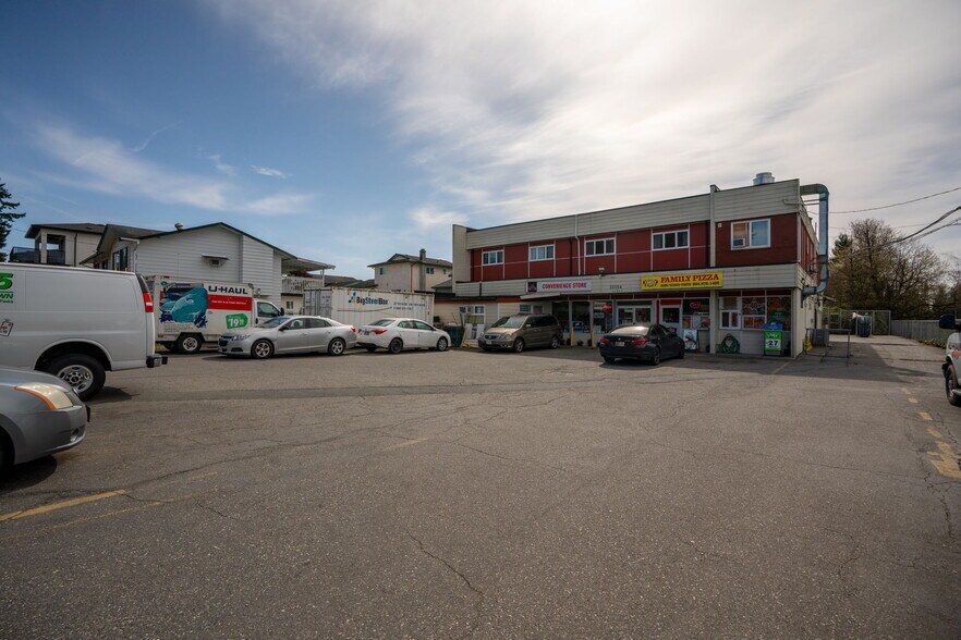 32354 Marshall Rd, Abbotsford, BC à vendre - Photo du bâtiment - Image 2 de 35