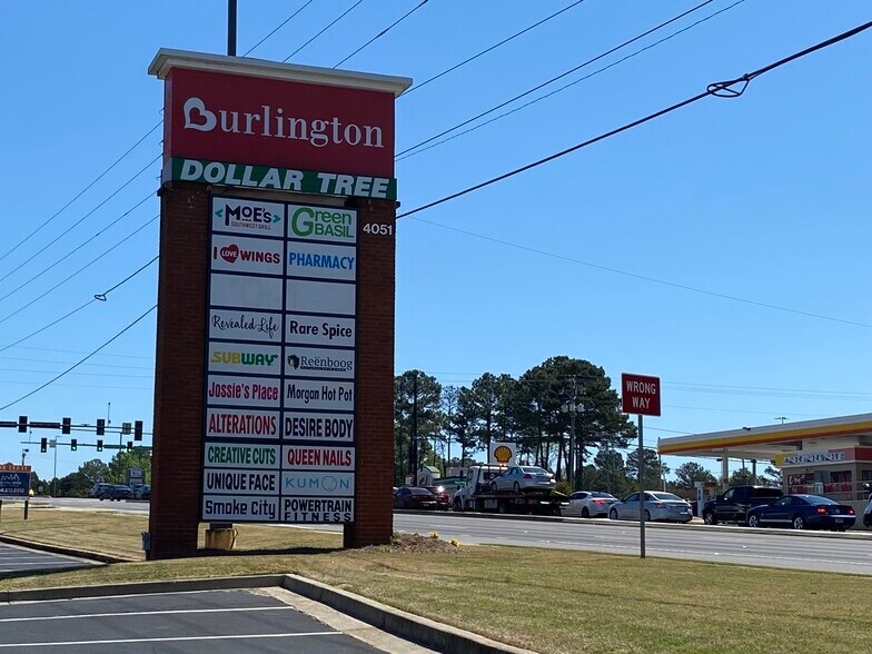 4051 Stone Mountain Hwy, Lilburn, GA à louer - Photo du bâtiment - Image 2 de 9