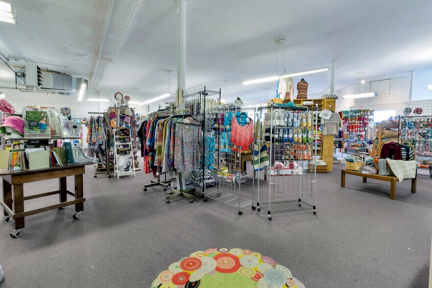 860 Virginia Ave, Indianapolis, IN à vendre - Photo du bâtiment - Image 3 de 6