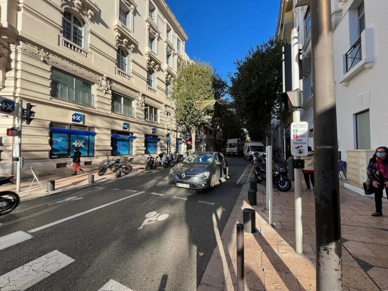 Retail in Antibes for sale - Building Photo - Image 2 of 2