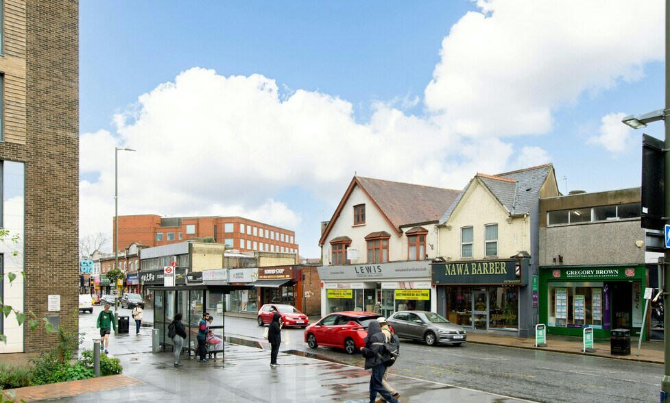 131 High St, Staines à louer - Photo du bâtiment - Image 3 de 4
