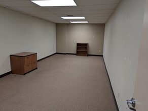 801 W Bay Dr, Largo, FL à louer Photo intérieure- Image 1 de 6