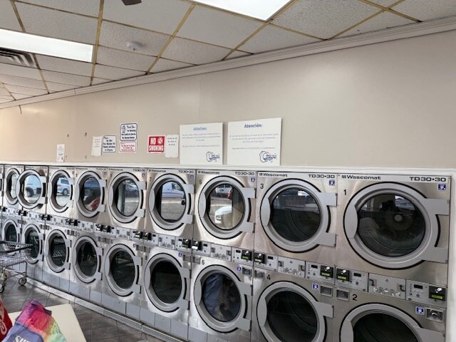 1-19 Ampere Pky, East Orange, NJ à vendre - Photo du bâtiment - Image 2 de 10