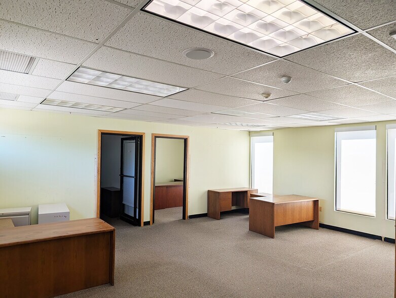 122 Northeastern Blvd, Nashua, NH à louer - Photo du bâtiment - Image 3 de 6