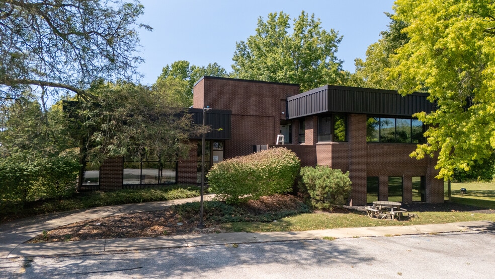 8339 Tyler Blvd, Mentor, OH à louer - Photo du bâtiment - Image 1 de 3