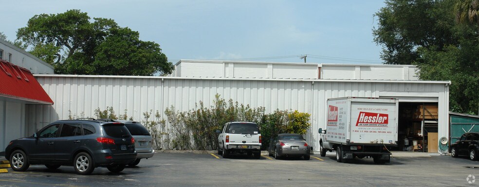 1782 Fowler St, Fort Myers, FL à vendre - Photo du bâtiment - Image 2 de 12