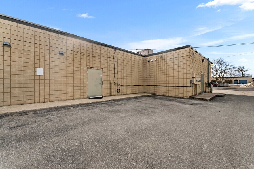 1126-1130 S Garfield Ave, Traverse City, MI à vendre - Photo du bâtiment - Image 3 de 20