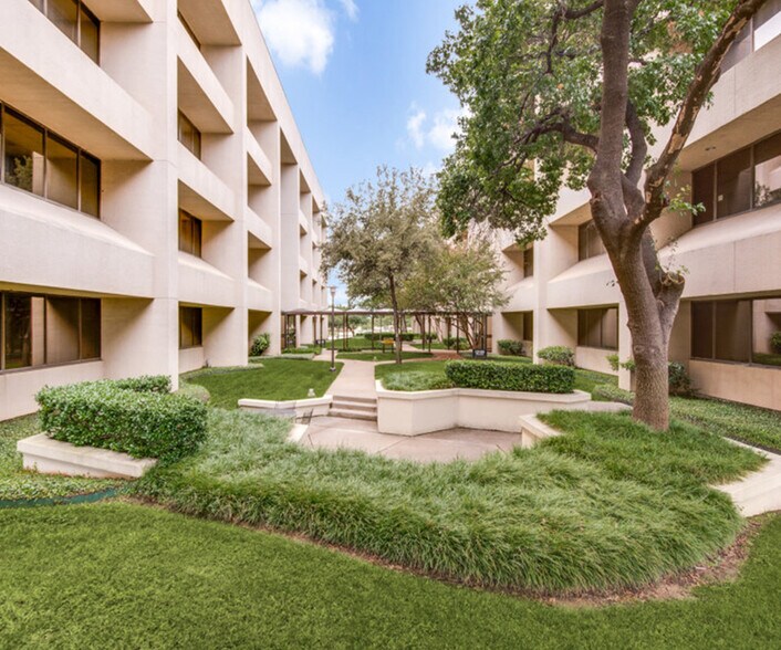 12000 Ford Rd, Dallas, TX à louer - Photo du bâtiment - Image 3 de 19