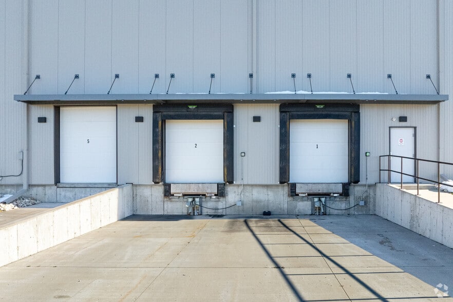 4245 Capital Cir, Janesville, WI for lease - Building Photo - Image 3 of 13