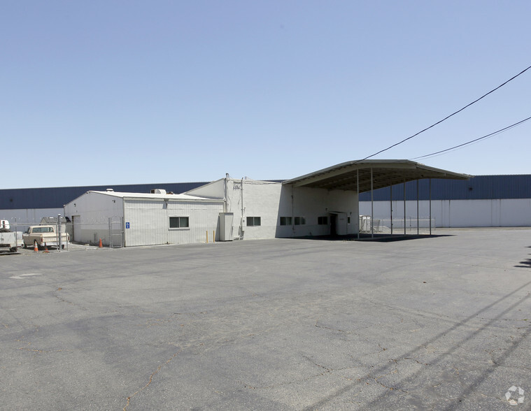 2700 Industrial Blvd, West Sacramento, CA à vendre - Photo principale - Image 1 de 1