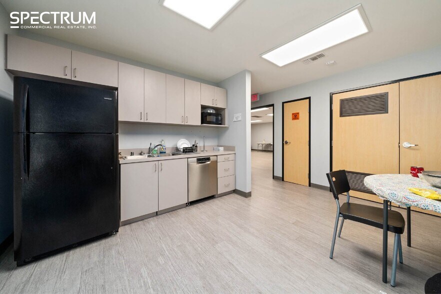 980 N D St, San Bernardino, CA à louer - Photo du bâtiment - Image 3 de 7