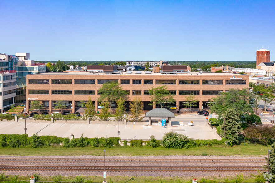 600-610 Central Ave, Highland Park, IL for lease - Building Photo - Image 3 of 7