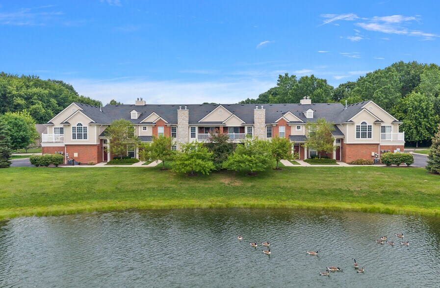 28214-28234 Oakmonte Cir W, New Hudson, MI à vendre - Photo du bâtiment - Image 1 de 7
