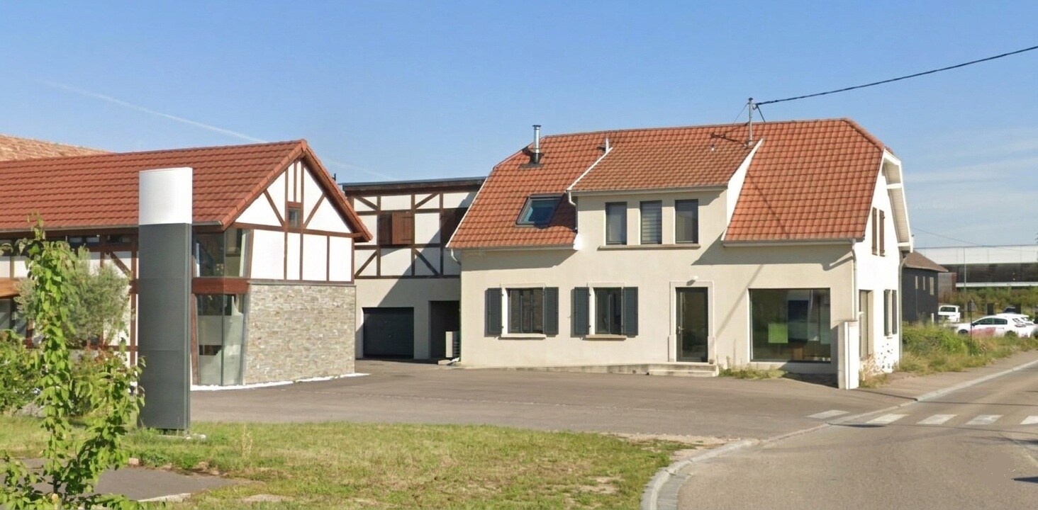 Retail in Houssen for sale Building Photo- Image 1 of 10