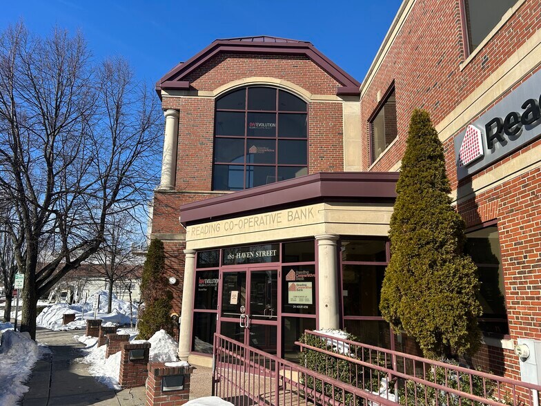 180 Haven St, Reading, MA à louer - Photo du bâtiment - Image 1 de 22