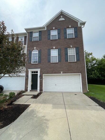 Indy Townhomes Portfolio portfolio of 11 properties for sale on LoopNet.ca - Primary Photo - Image 3 of 7