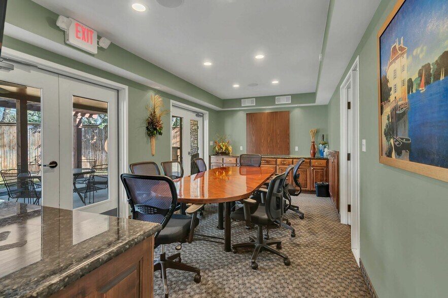 1321 W Randol Mill Rd, Arlington, TX à louer - Photo intérieure - Image 2 de 12