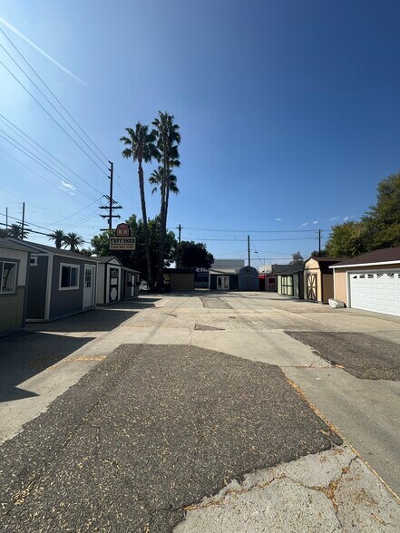 7403-7415 Canoga Ave, Canoga Park, CA à louer - Photo du bâtiment - Image 2 de 7