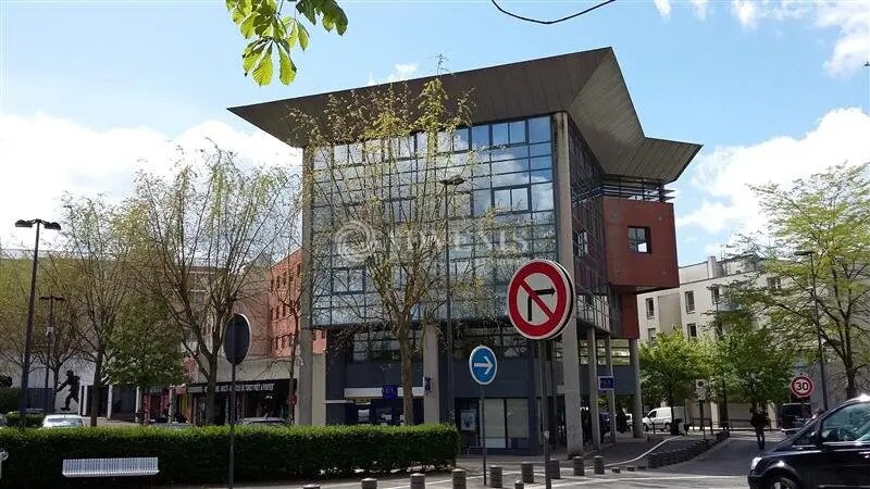 Bureau dans Torcy à louer - Photo du bâtiment - Image 1 de 16