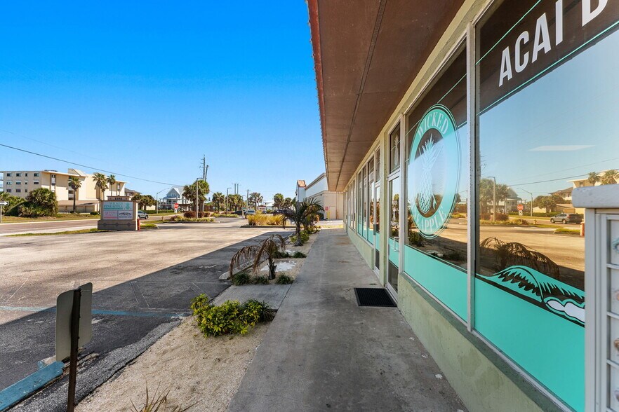 1592 Jimmy Buffet Mem Hwy, Satellite Beach, FL à vendre - Photo du bâtiment - Image 3 de 67