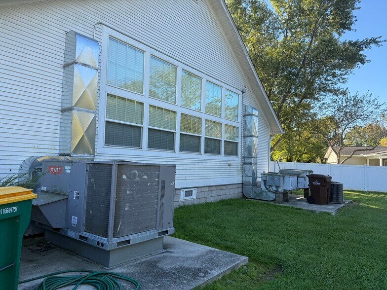 33518 W Jefferson Ave, Rockwood, MI à vendre - Photo du bâtiment - Image 3 de 21