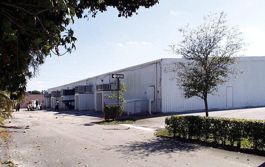 7685 Pines Blvd, Pembroke Pines, FL à louer - Autre - Image 3 de 32