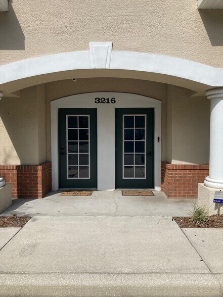 3216 Cove Bend Dr, Lutz, FL à louer - Photo du bâtiment - Image 2 de 14