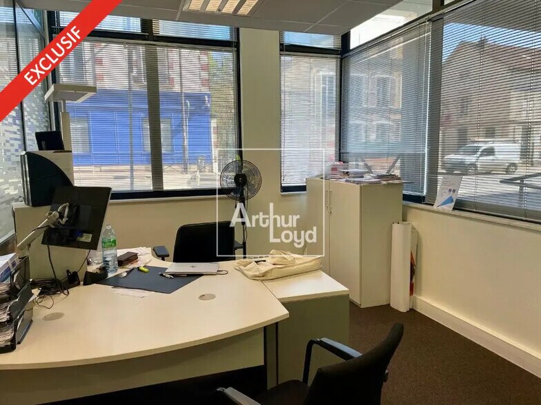 Office in Melun for lease - Interior Photo - Image 2 of 7