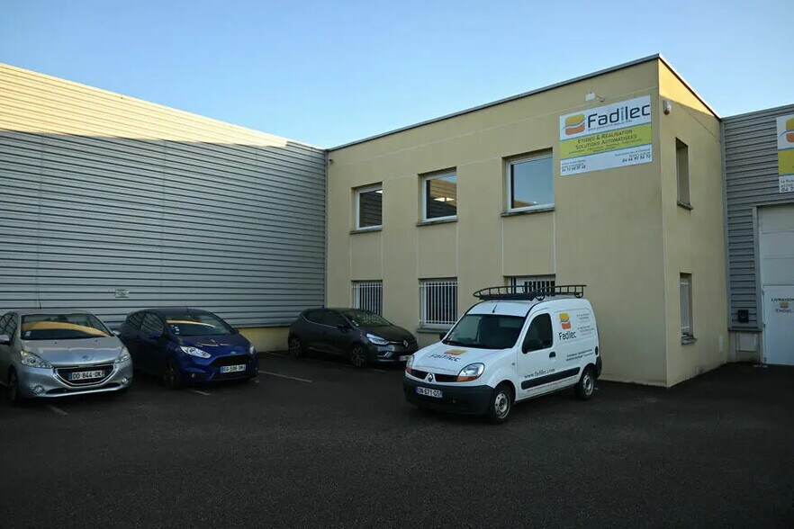 Bureau dans Vénissieux à vendre - Photo du bâtiment - Image 2 de 12