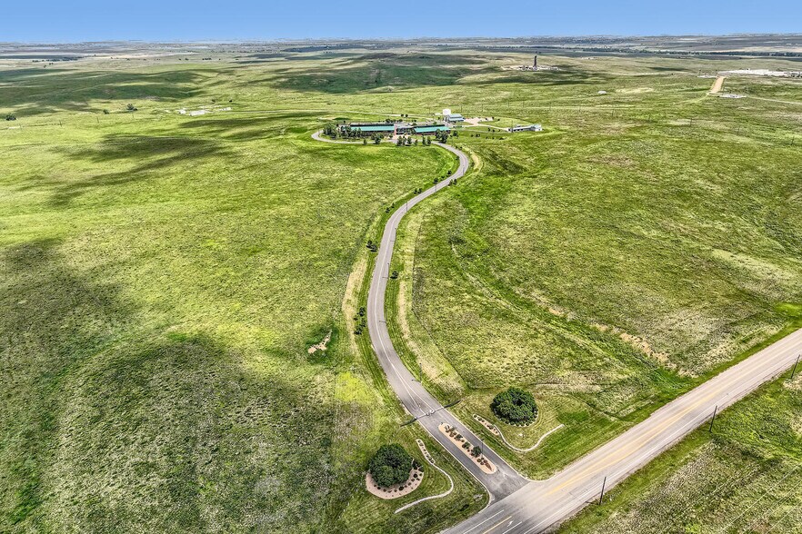 33101 E Quincy Ave, Watkins, CO à vendre - Photo du bâtiment - Image 1 de 10