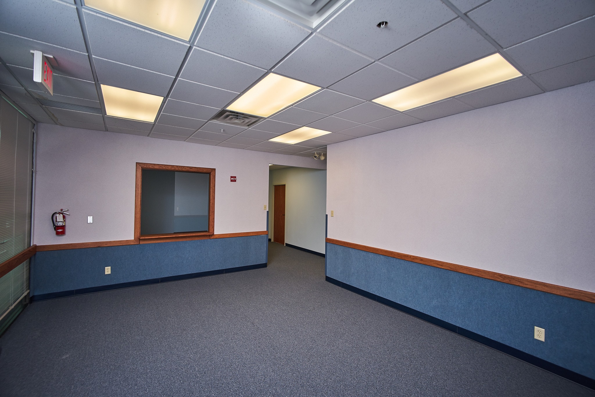 8700 N Stemmons Fwy, Dallas, TX for lease Interior Photo- Image 1 of 10