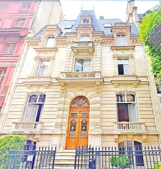 Bureau dans Paris à vendre - Photo du bâtiment - Image 1 de 17