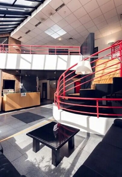 Bureau dans Suresnes à vendre - Photo du bâtiment - Image 2 de 22