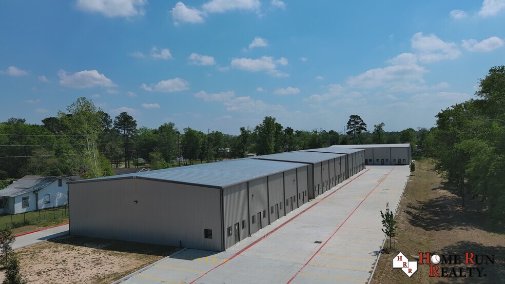 837 Santa Fe St, Conroe, TX à louer - Photo du bâtiment - Image 2 de 19