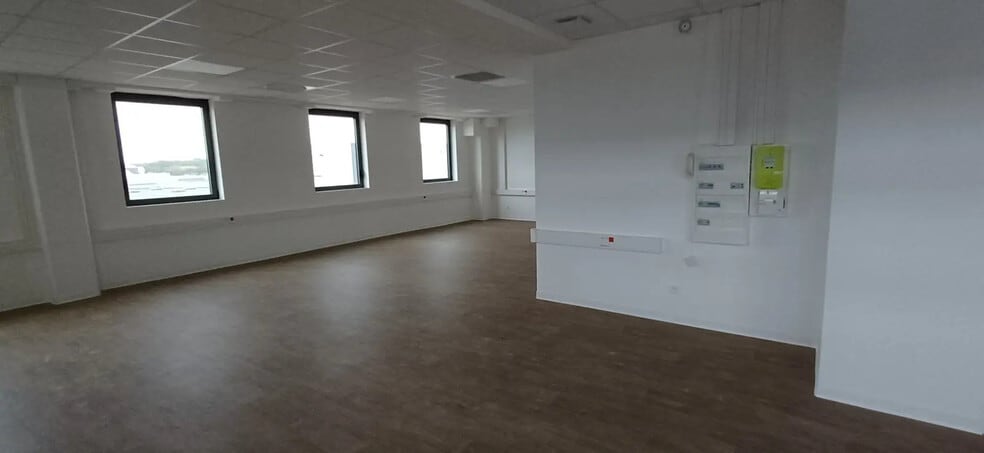 Flex in Montpellier for lease - Interior Photo - Image 2 of 9