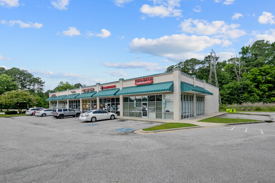 590 Cedar Creek Rd, Fayetteville, NC à louer - Photo du bâtiment - Image 2 de 3