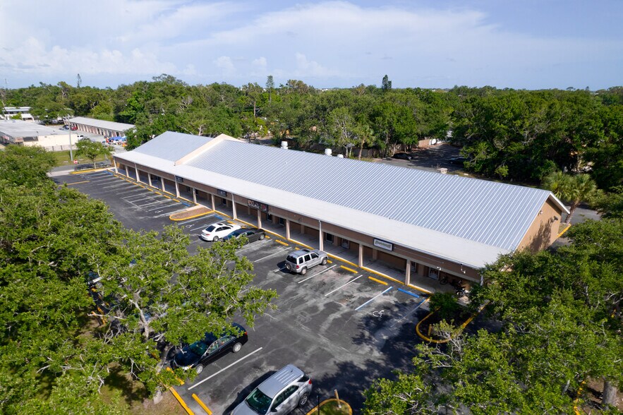 1112 Whitfield Ave, Sarasota, FL à vendre - Photo du bâtiment - Image 3 de 11