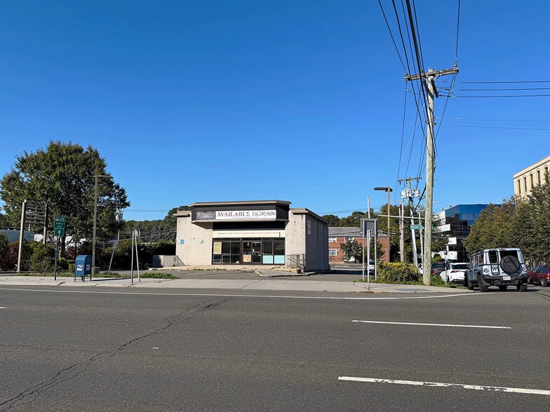 24 Broadhollow Rd, Melville, NY à louer - Photo du bâtiment - Image 2 de 8