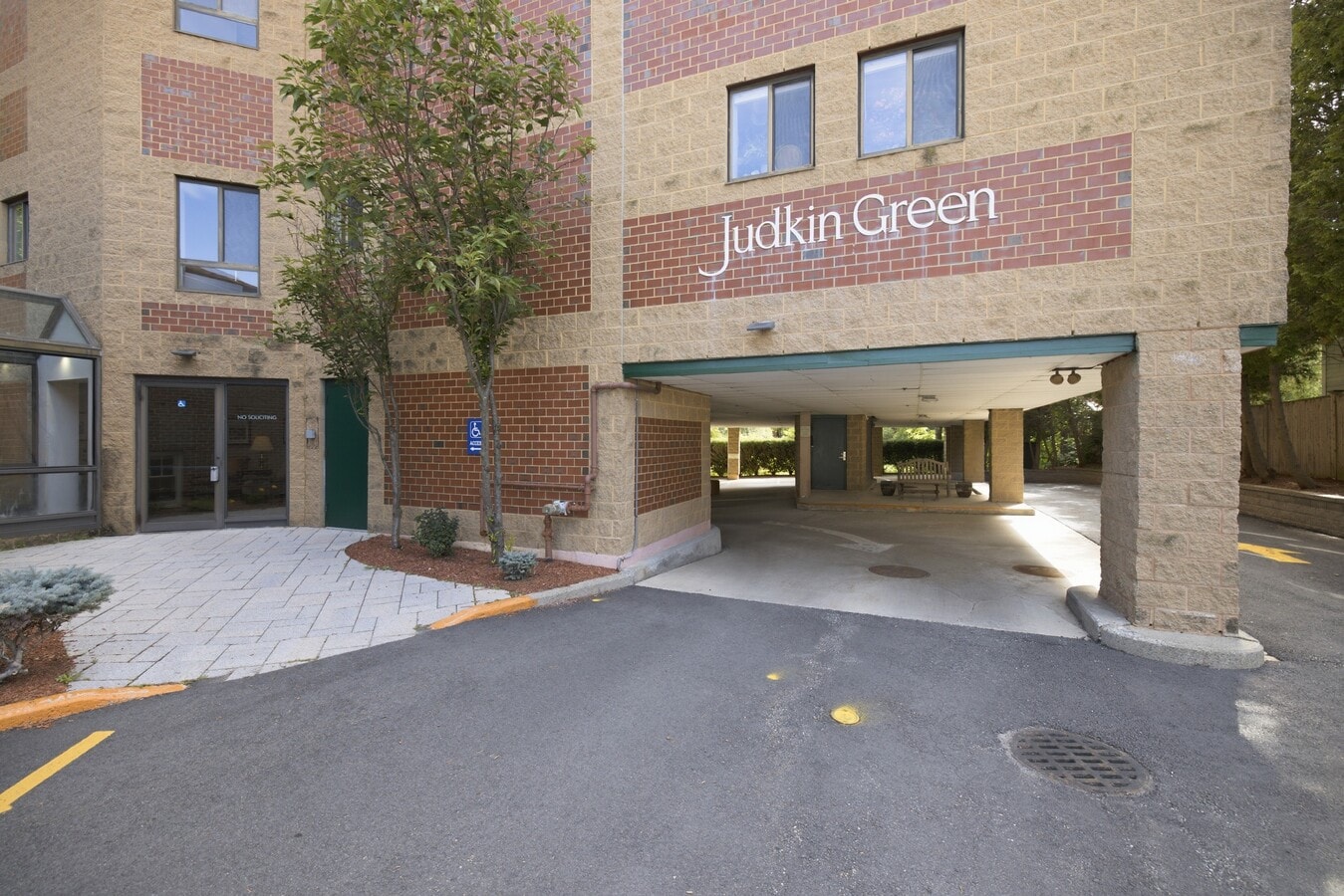 63 Shore Rd, Winchester, MA 01890 - Unit 32 - - Interior Photo - Image 1 of 18