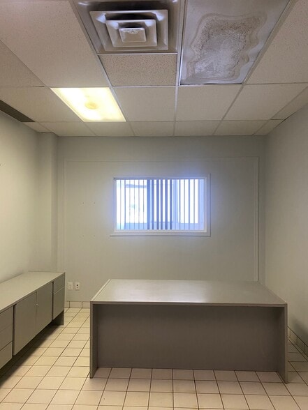 1350 11 Av SW, Calgary, AB for sale - Building Photo - Image 3 of 8