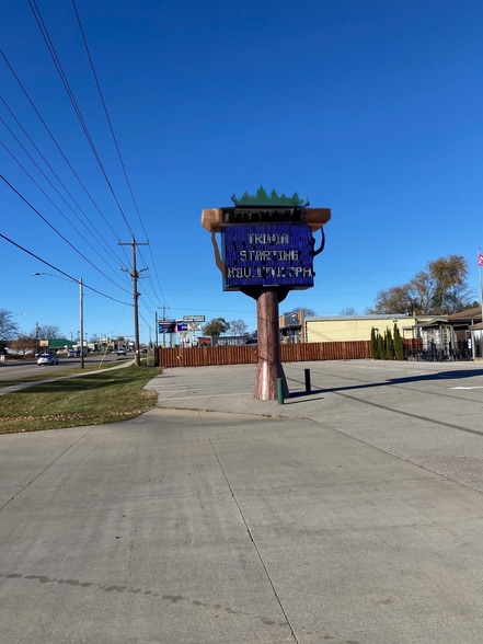 340 W Northland Ave, Grand Chute, WI for sale - Building Photo - Image 2 of 12