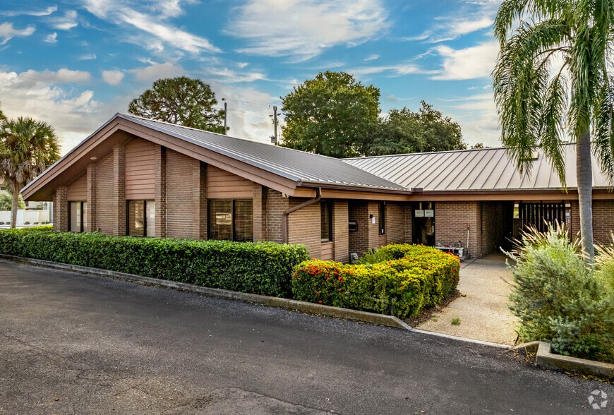 2206 Jo-An Dr, Sarasota, FL for lease - Building Photo - Image 1 of 20