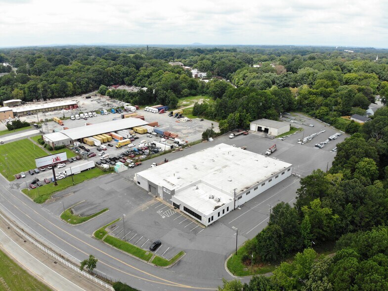 900 S Thomasboro Dr, Charlotte, NC for lease - Building Photo - Image 2 of 5