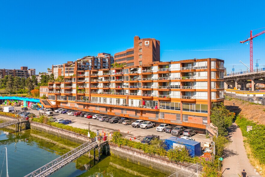 1450 Creekside Dr, Vancouver, BC à louer - Photo du bâtiment - Image 1 de 13